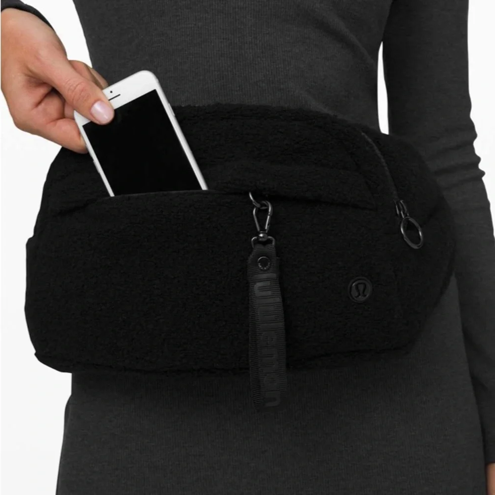 RARE Lululemon On the Beat‎ Belt Bag Black Sherpa 5L